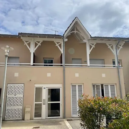 Apartment Spacieux Appt Familial - 3 Chb - Parking - Wifi