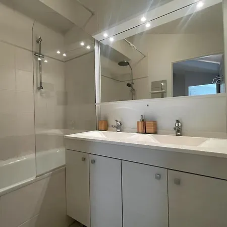 Apartment Spacieux Appt Familial - 3 Chb - Parking - Wifi