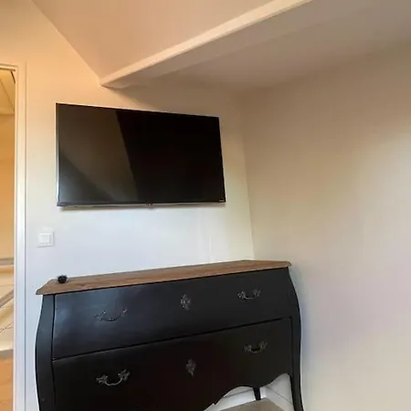 Apartment Spacieux Appt Familial - 3 Chb - Parking - Wifi